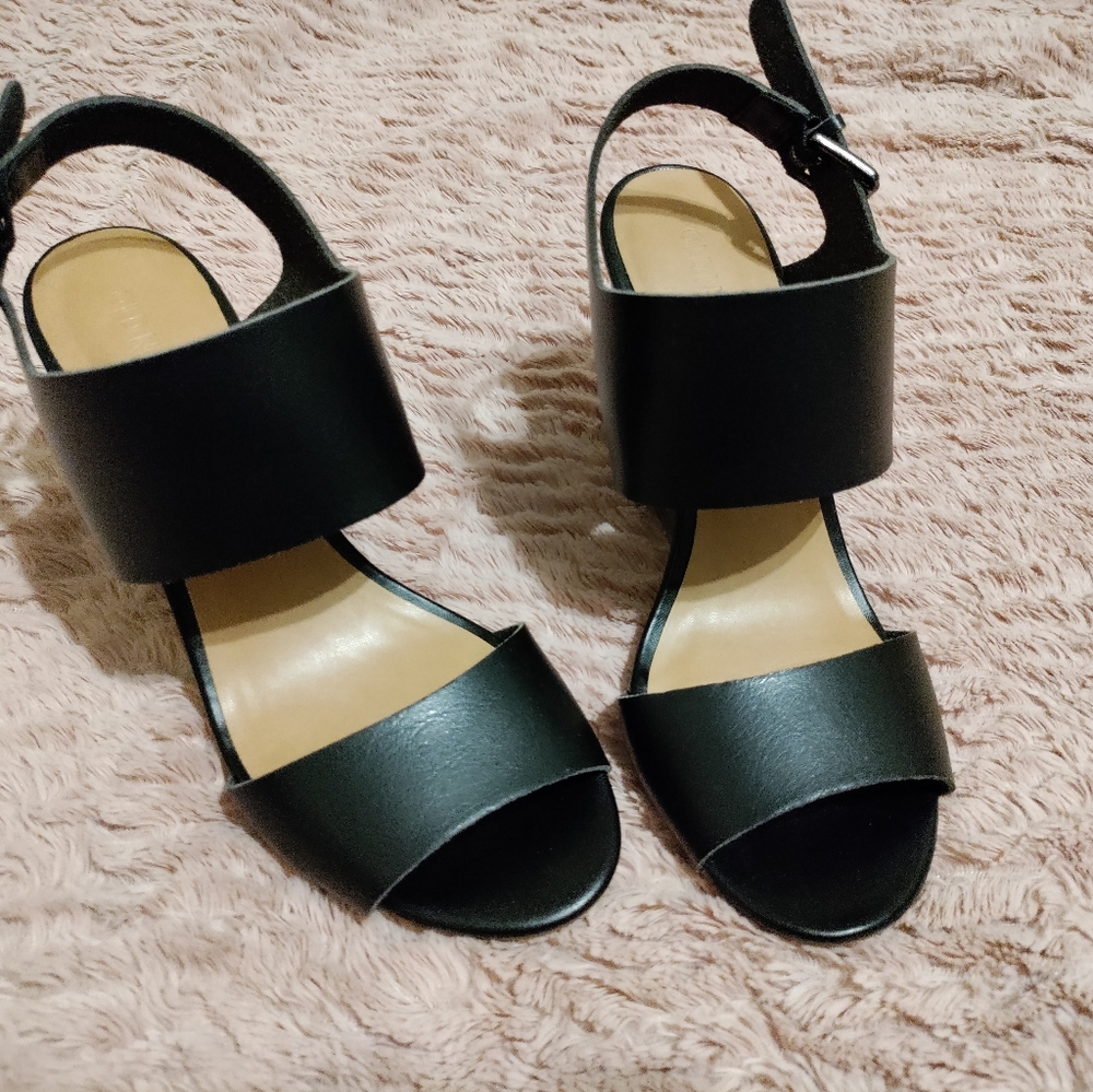 Old Navy Sandle Wedges - Picture 3 of 5